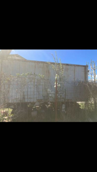 Vând remorca agricola