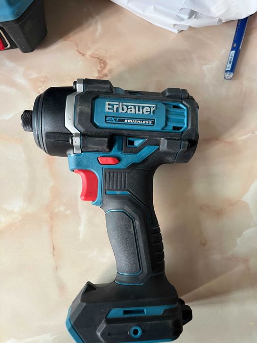 Erbauer pistol impact puternic