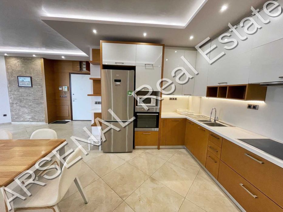 Дава се под наем Тристаен апартамент в София, Изток - 141 кв.м за 1196.97 € - Снимка #4
