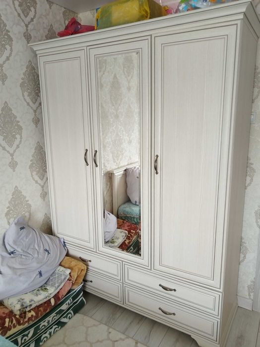 Срочно продаётся спальный гарнитур