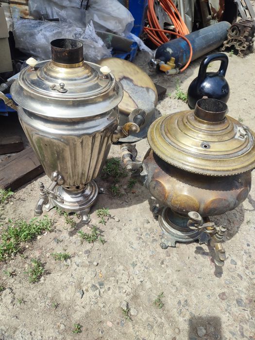 Часы значки гири инструменты