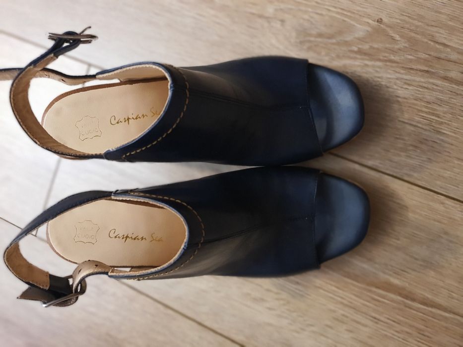 Vând încălțăminte dama