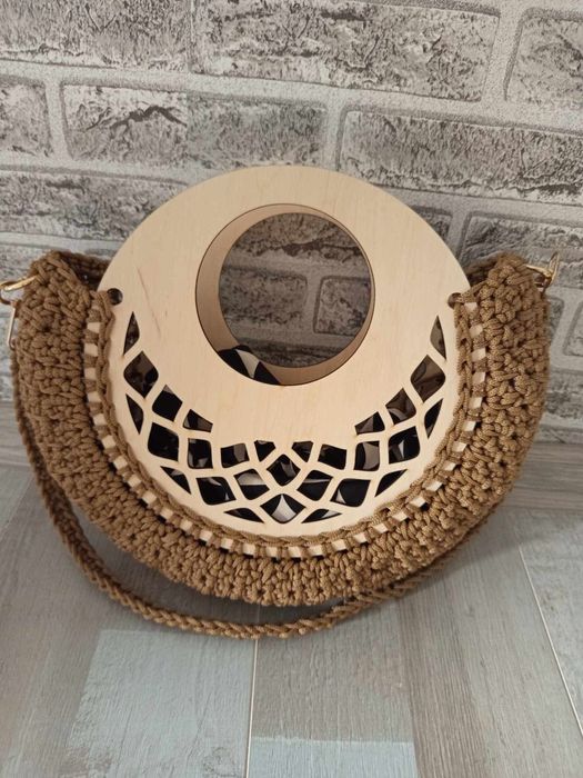 Чанта тип кошничка