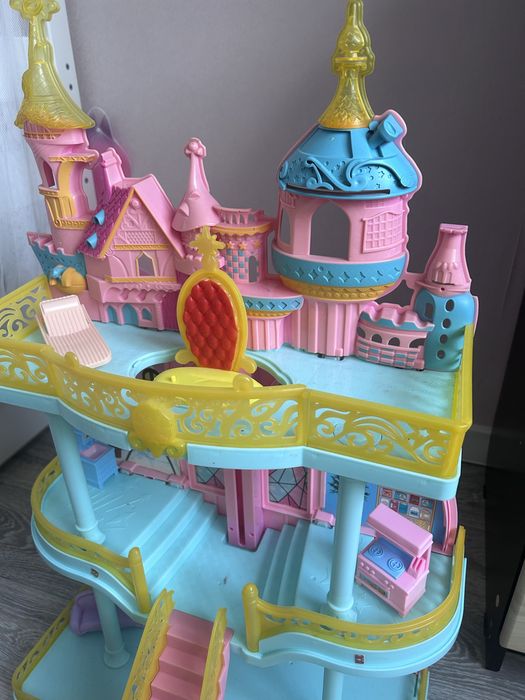 Продам кукольный домик