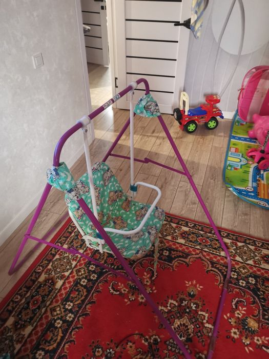 Качели детская в хорошем состоянии