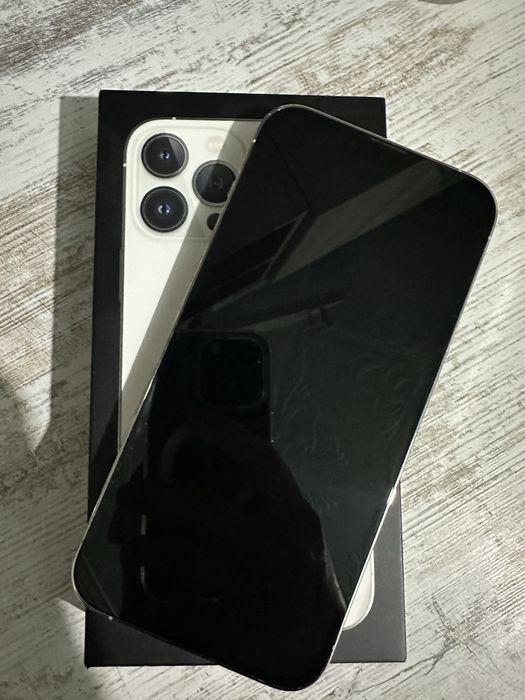 Продам Айфон 13 про мах