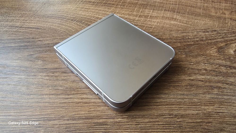 Samsung Flip 6 - 256GB 12RAM