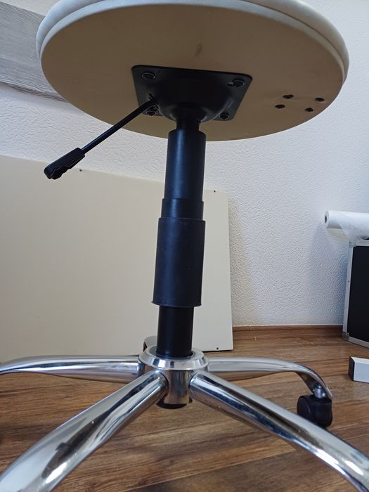 Стул для косметолога