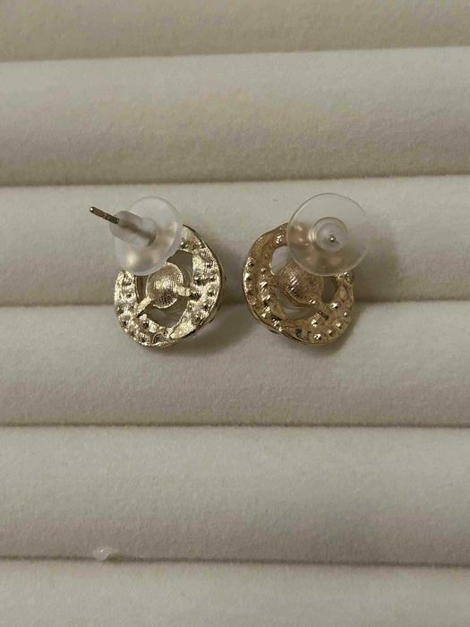 Нови дамски обици - различни видове