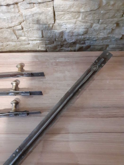 Vand 4 ivare,zavoare pt usi, ideale pt un proiect de restaurare