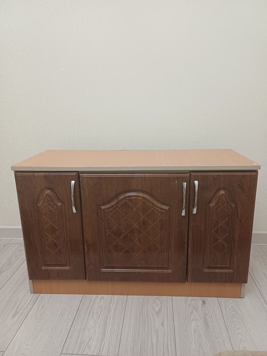 Деревянная тумба,трехдверная