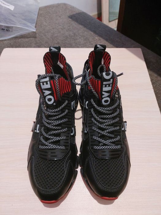 Новые кросовки размер 40