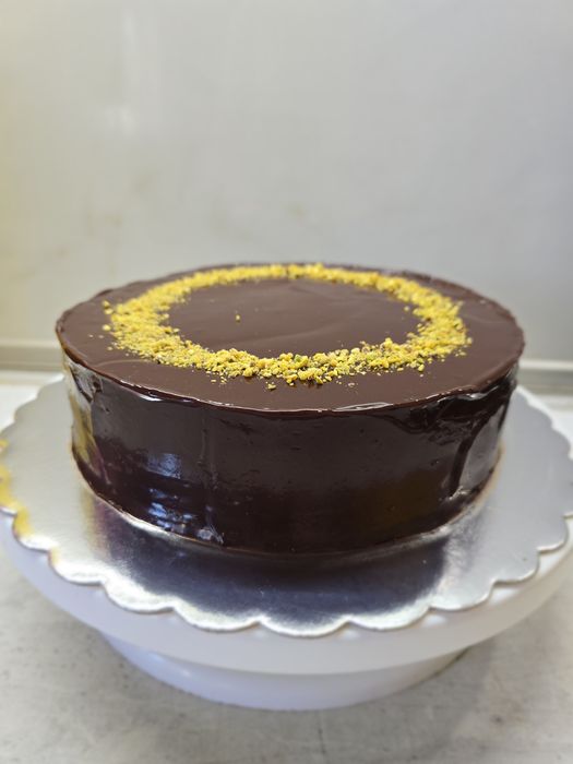 Торти, силени и сладки изкушения за вашия повод