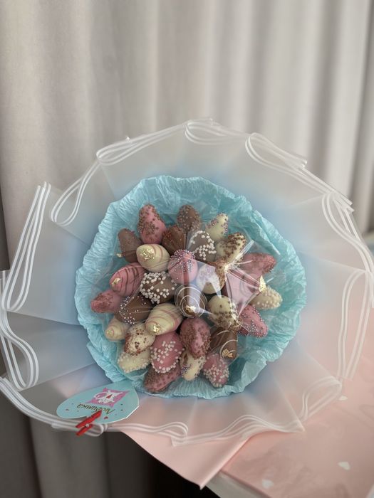 Клубника в шоколаде букет