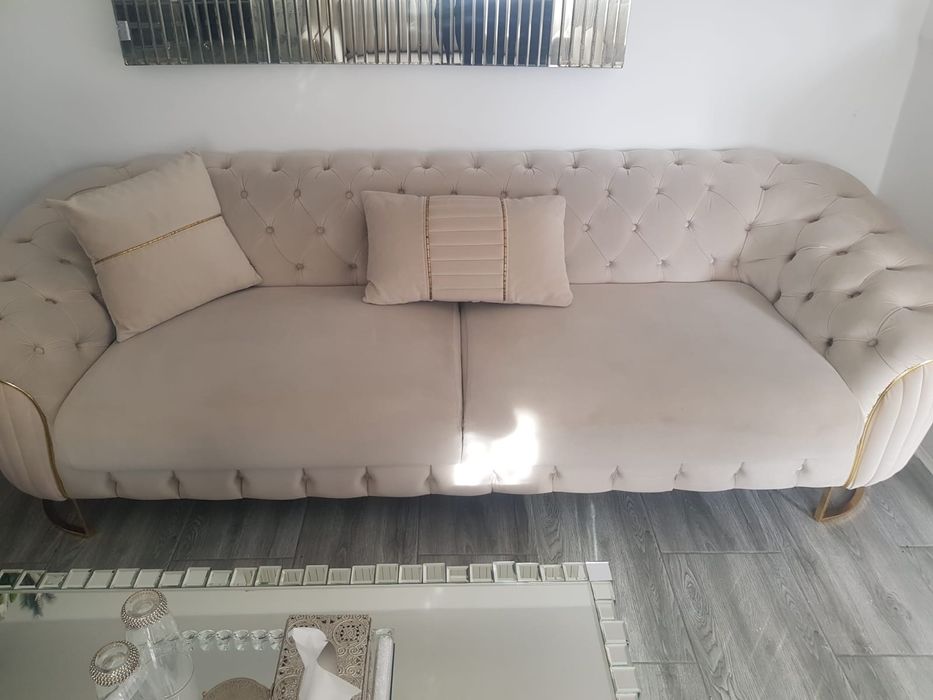 Canapea  chesterfield