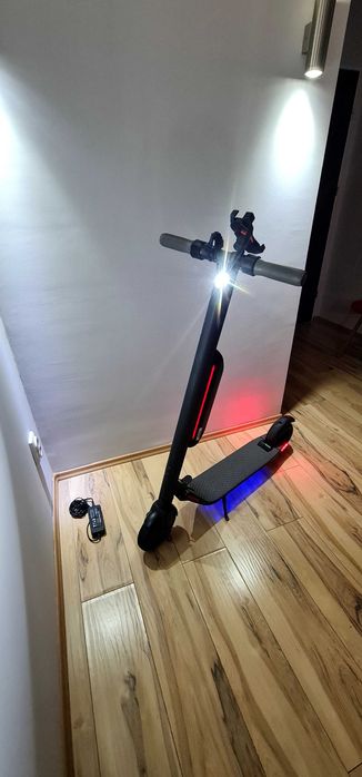 Ninebot
KickScooter ES2