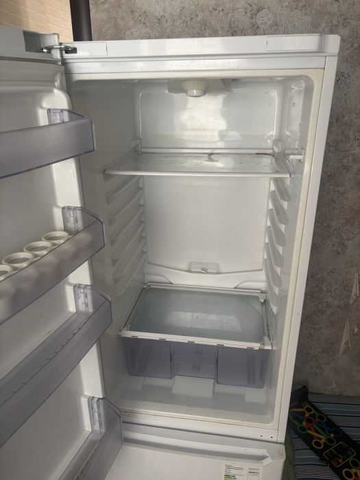 продаю холодиьник на запчасти