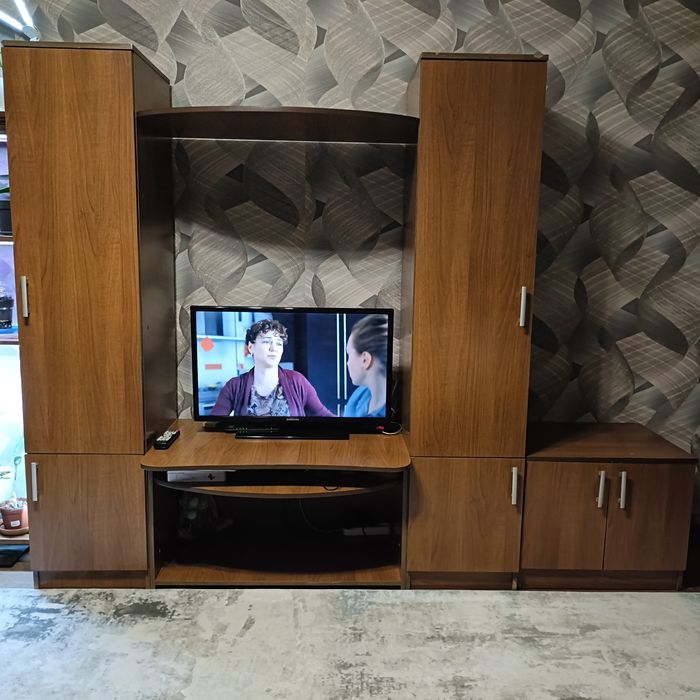 Стенка  с тумбой