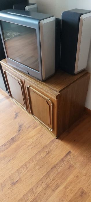 Срочно продам тумбу (дерево)