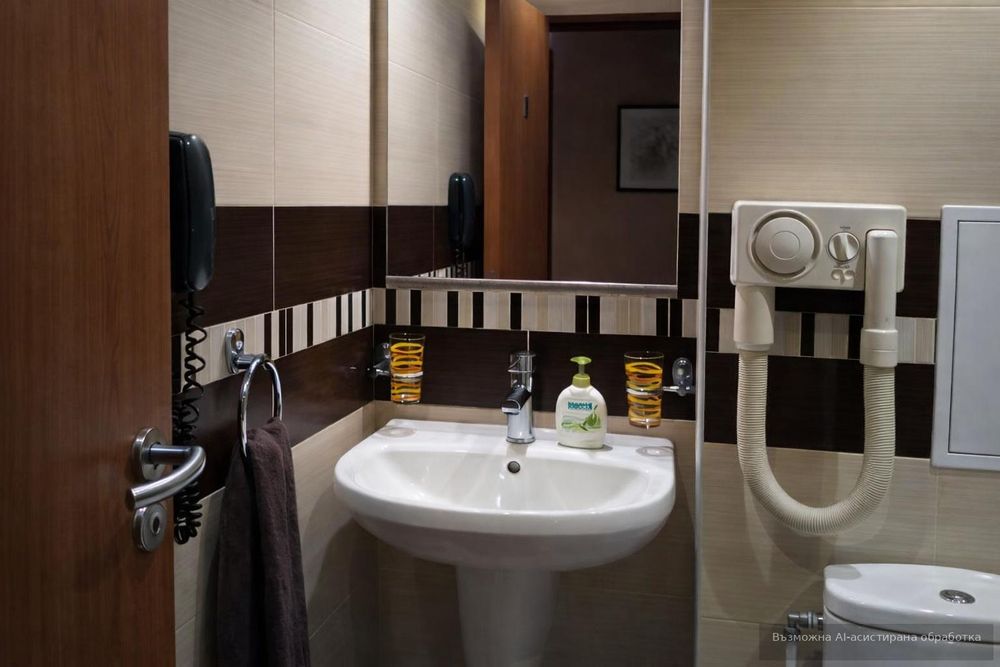 Дава се под наем Двустаен апартамент в София, Център - 80 кв.м за 797.64 € - Снимка #9