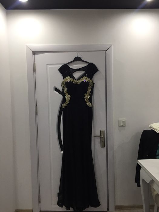 Продавам официална рокля за повод