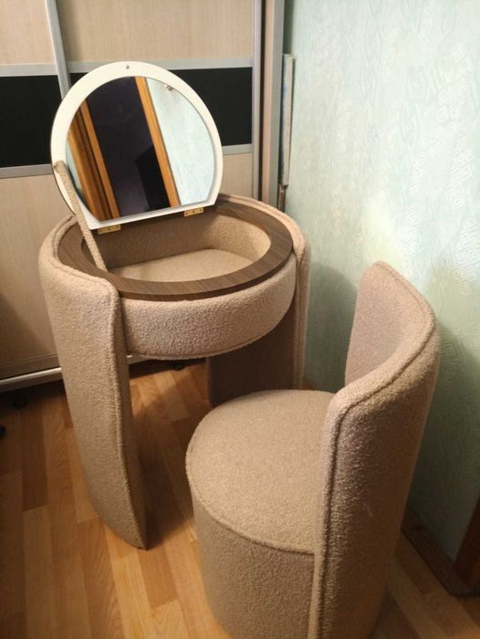 Косметический столик