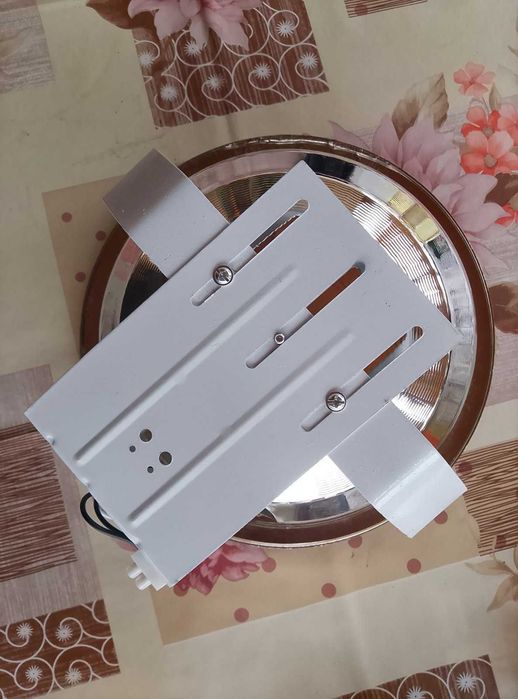 Ликвидация! 100 бр. Нови Двойни Лампи за вграждане (Луни) E27 / 220V