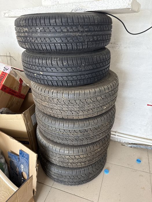 Срочно продам шины с диками