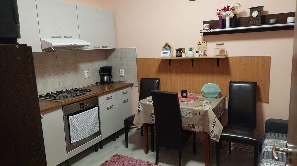 Apartament o camera la casa