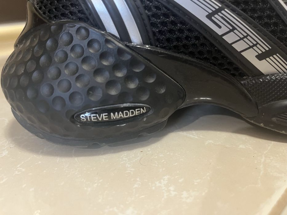 Продавам маратонки Stev madden