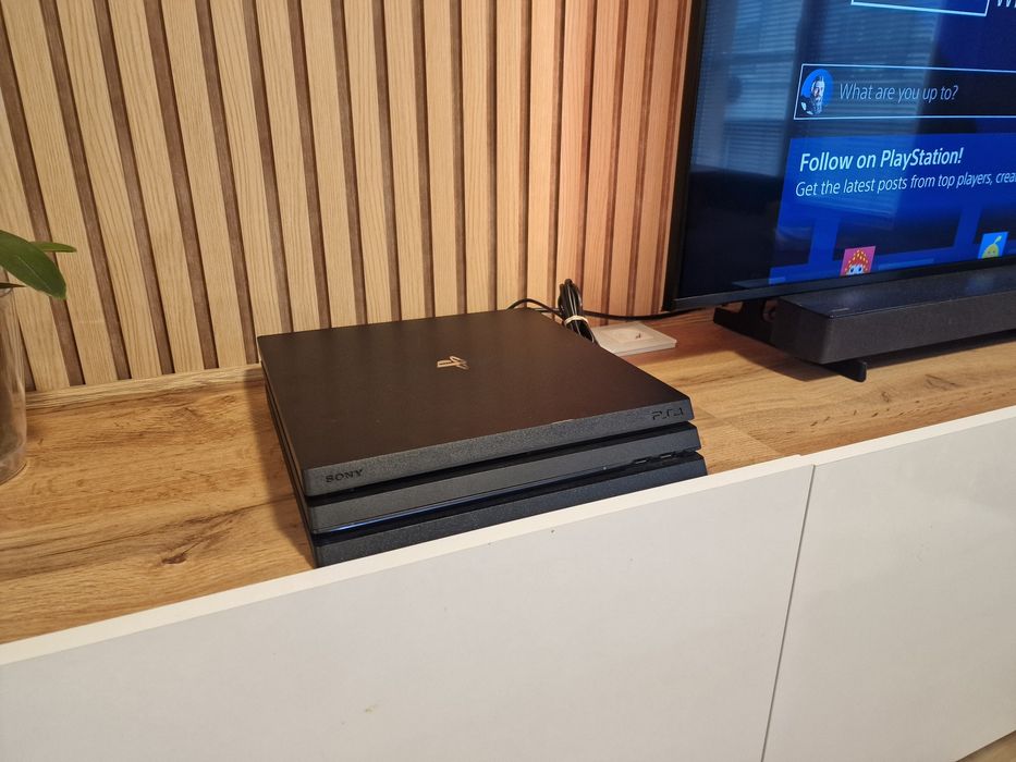 Playstation 4 PRO 1 ТB с гаранция.