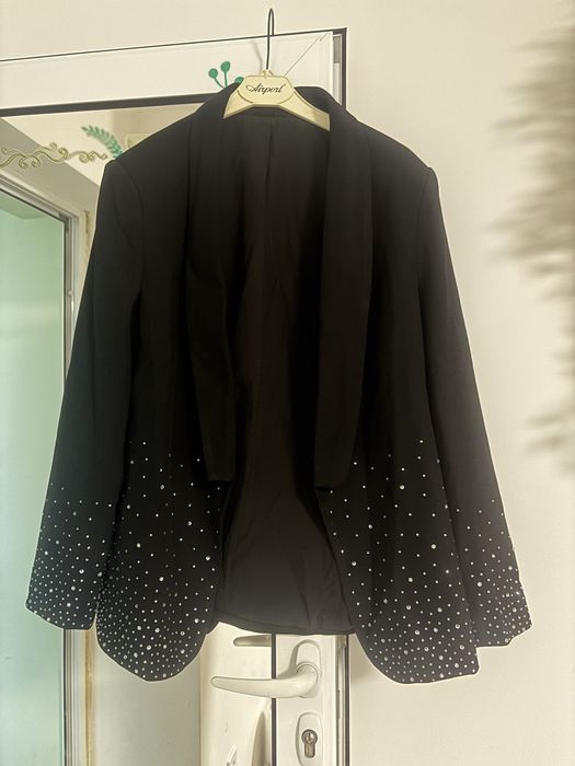 Дамско сако с камъни