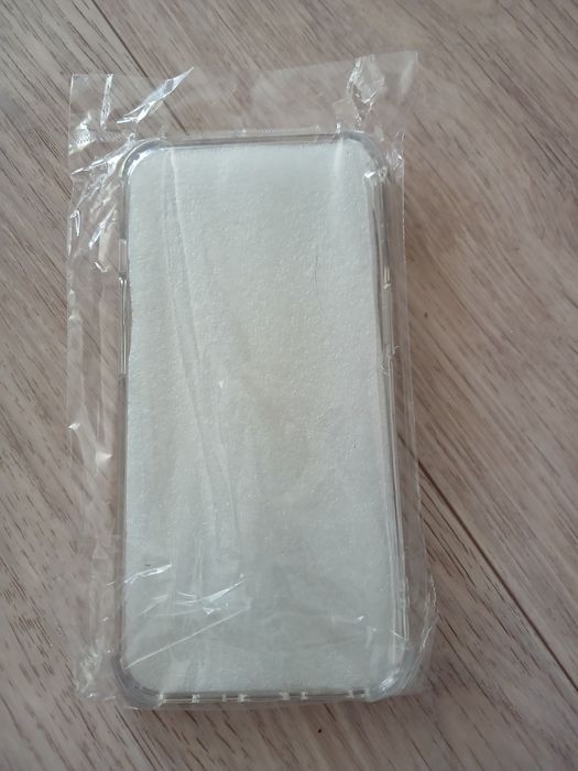 Чехол на Айфон 14 продам