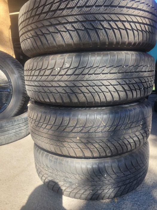 Зимни гуми 215 65 17 Bridgestone