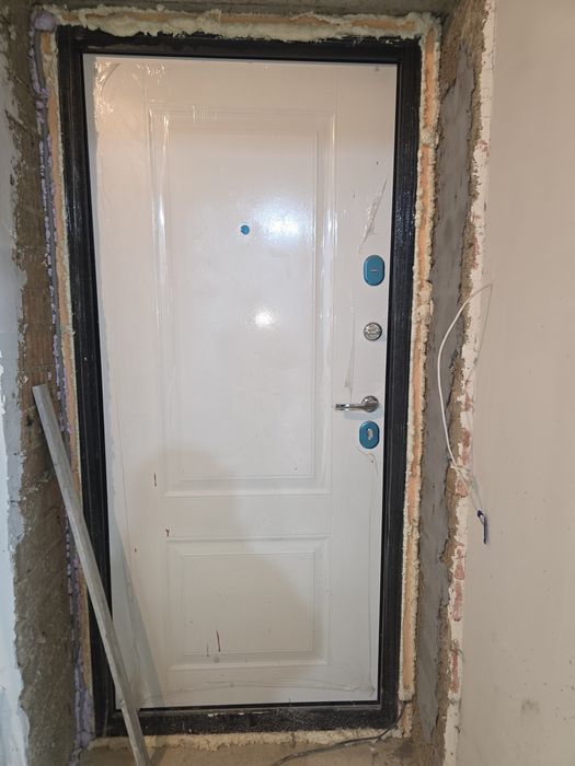 Продам входную дверь