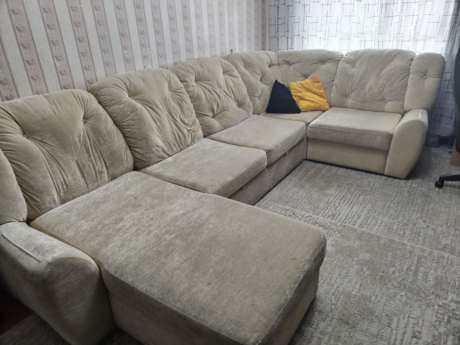 Продам срочно стол 15т, диван 50т