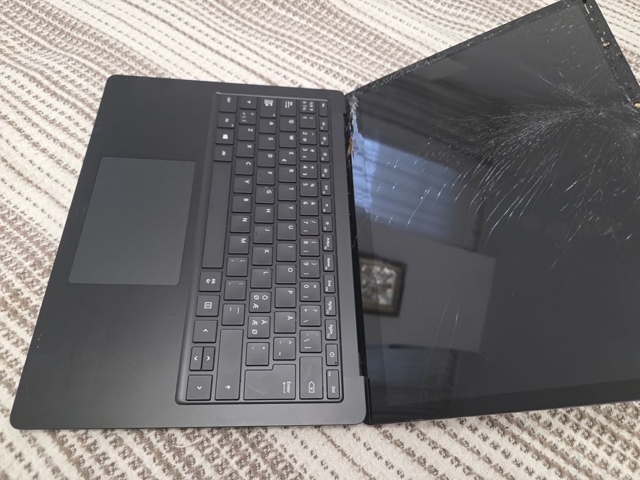 Laptop Microsoft Surface 3 model 1868