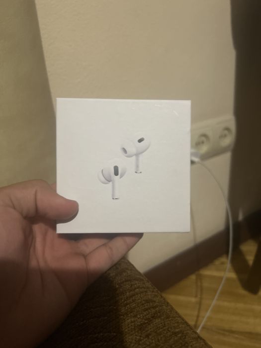 Продаю Airpods pro оригинал новые!