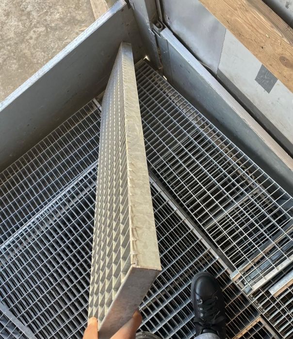 Trepte metalice zincate