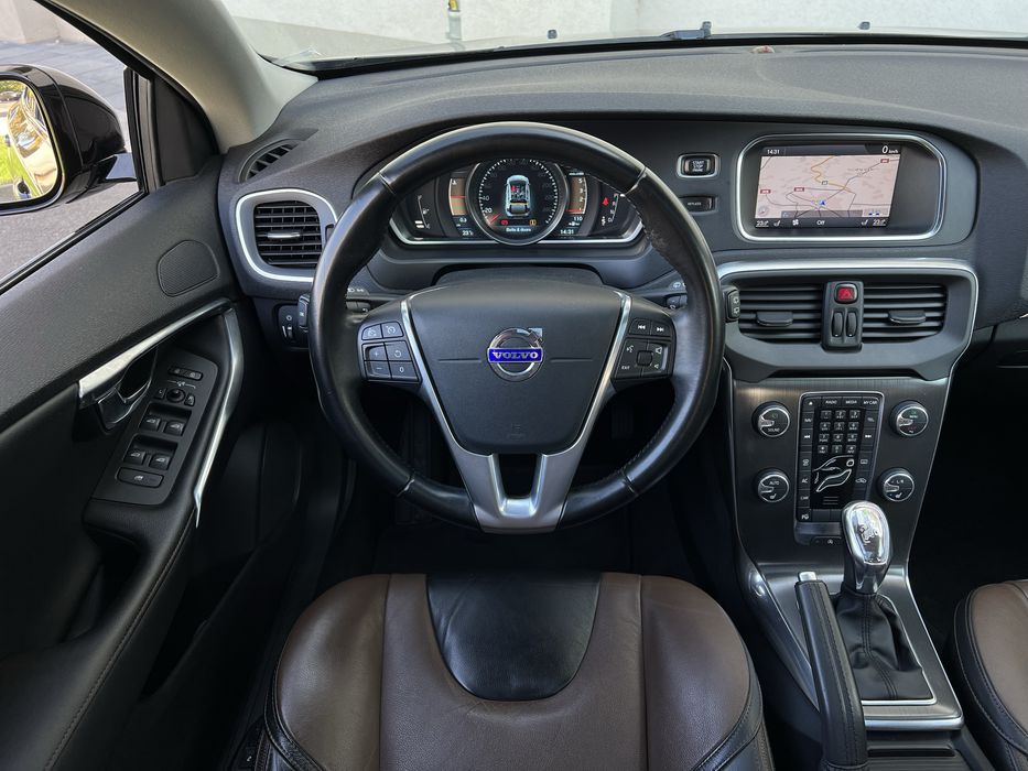 Volvo V40 Cross Country 5pistoane automata/piele/camera/panoramic