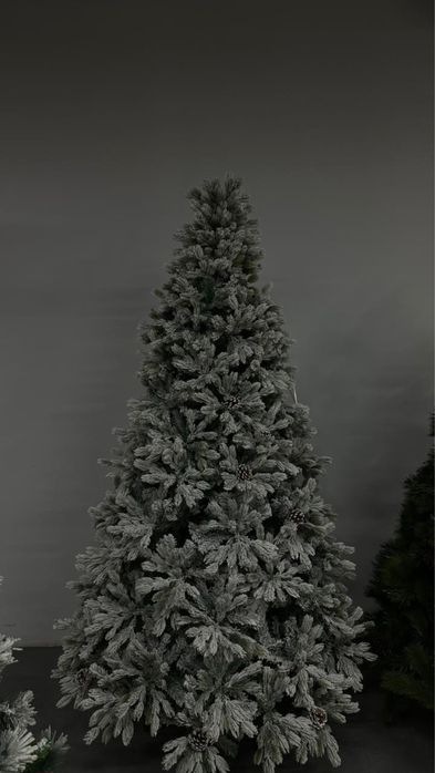 Ёлка 2,40 см сост новый