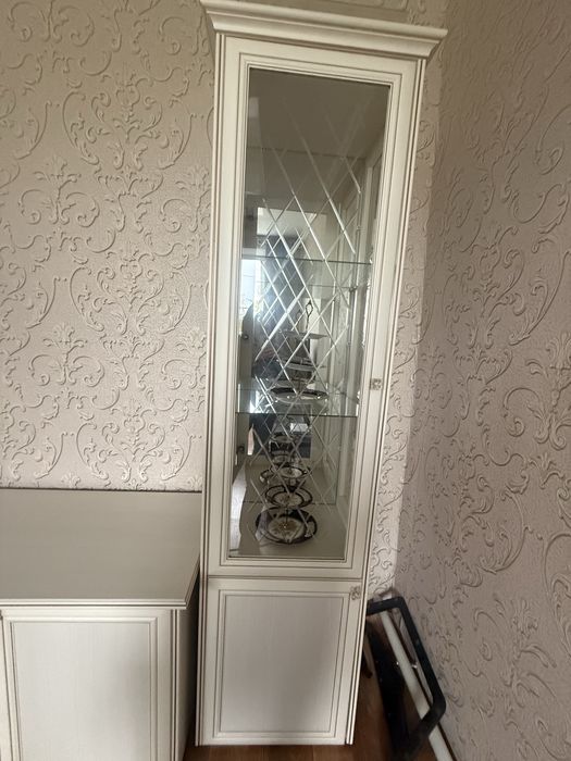 Продам горку в гостинную