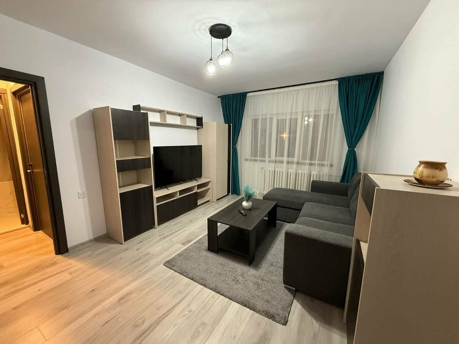 Închiriez apartament