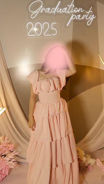 Нежно розовое вечернее платье