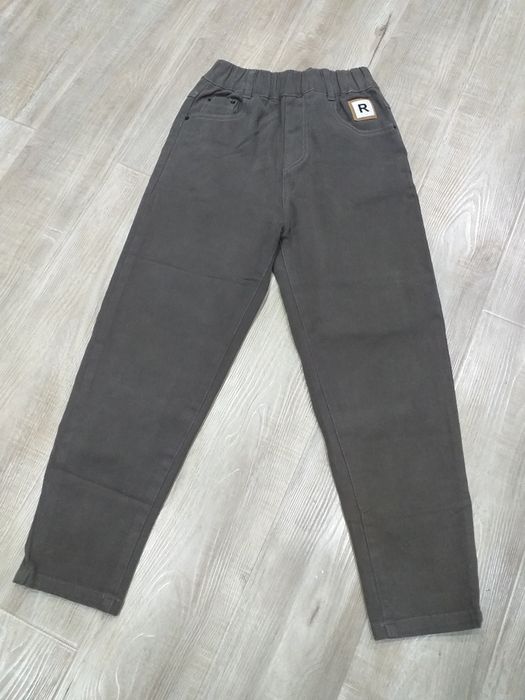 Джинсы для девочек и мальчиков подходят140-146 рост