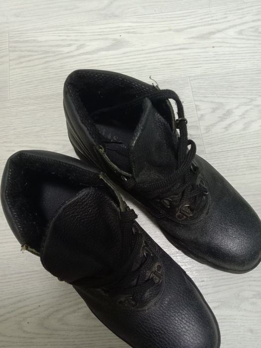 Продам рабочие ботинки