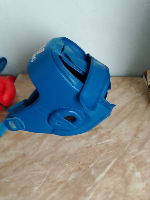 Продам вейсинг перчатки и шлем