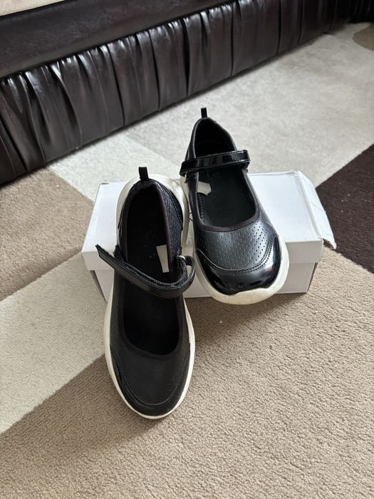 Продам школьные туфельки