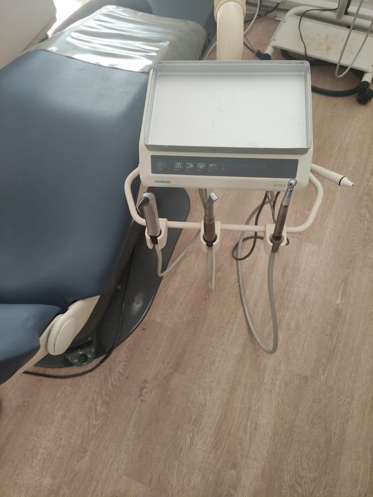 Продавам стоматологични машини