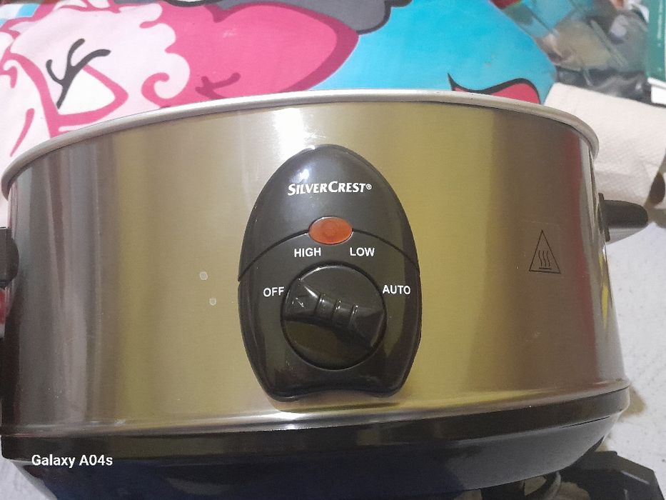 Vând 2 oale electrice noi